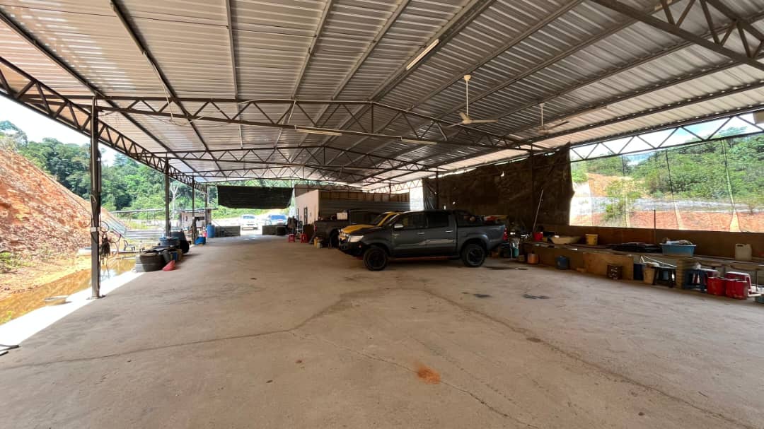 Gold and bauxite mining 18